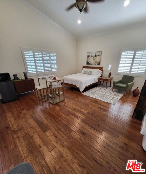 Your own private oasis! South of Ventura Blvd, this 1 bed 1 bath fully furnished guesthouse features a private full bath, TV, Bed, Microwave, Mini-refrigerator, mini-dinning table, with water & power, private entry. Enjoy BBQs in the summer and lush green landscaping all around. ALL UTILITIES INCLUDED. AVAILABLE 8/5/2025. LONG TERM AND SHORT TERM TENANTS ACCEPTED.