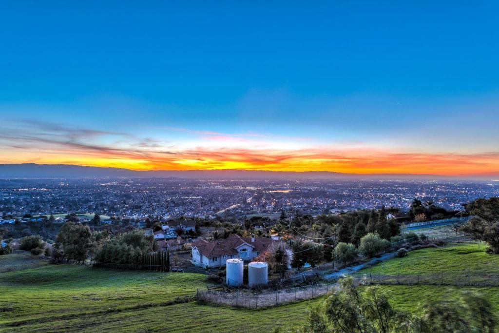 listing image 130723097156431616193