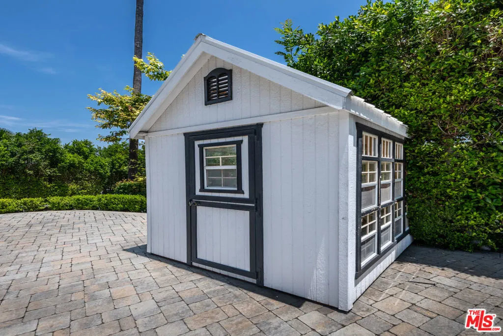 Tarzana, California 91356, United States, 5 Bedrooms Bedrooms, ,7 BathroomsBathrooms,Residential,Active,218431