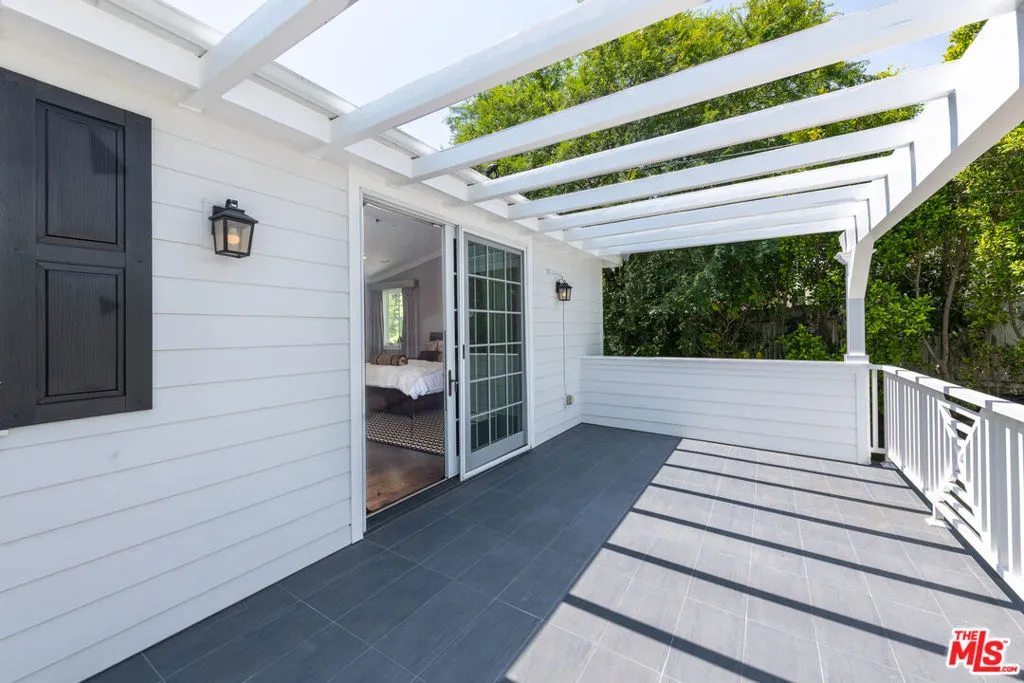 Tarzana, California 91356, United States, 5 Bedrooms Bedrooms, ,7 BathroomsBathrooms,Residential,Active,218431