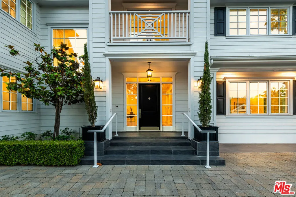 Tarzana, California 91356, United States, 5 Bedrooms Bedrooms, ,7 BathroomsBathrooms,Residential,Active,218431