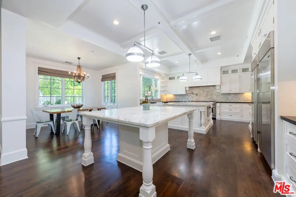 Tarzana, California 91356, United States, 5 Bedrooms Bedrooms, ,7 BathroomsBathrooms,Residential,Active,218431