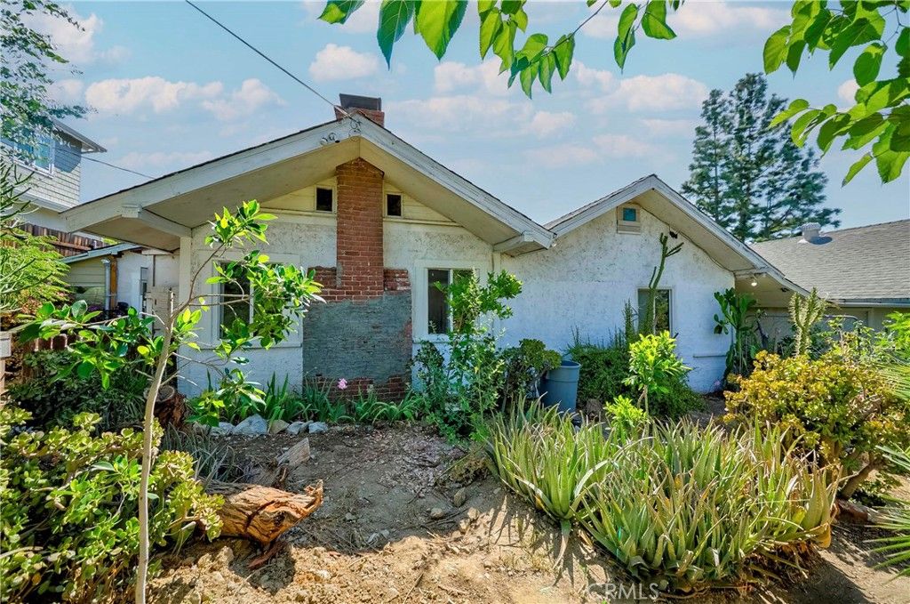 Photo of 4738 New York Avenue, La Crescenta, CA 91214 (MLS # PW25192523)