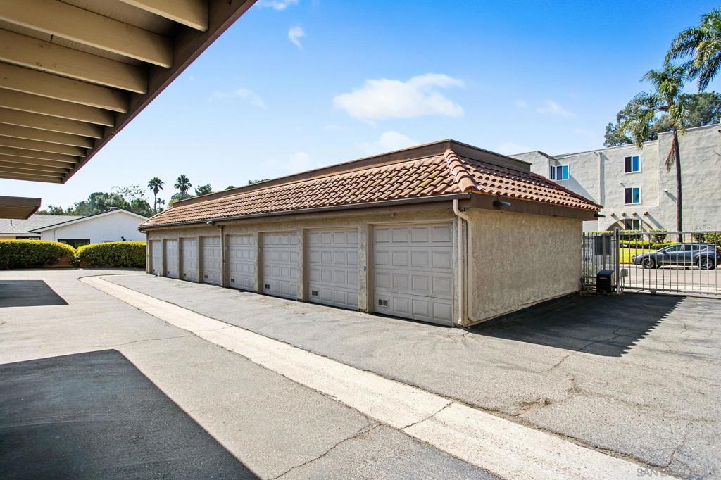 13735 Mango Dr