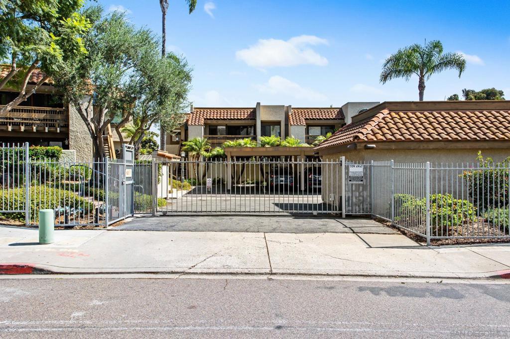 13735 Mango Dr
