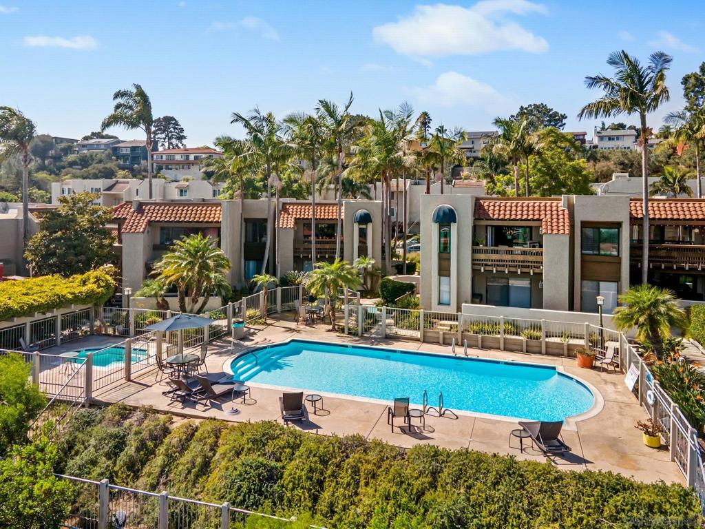 13735 Mango Dr