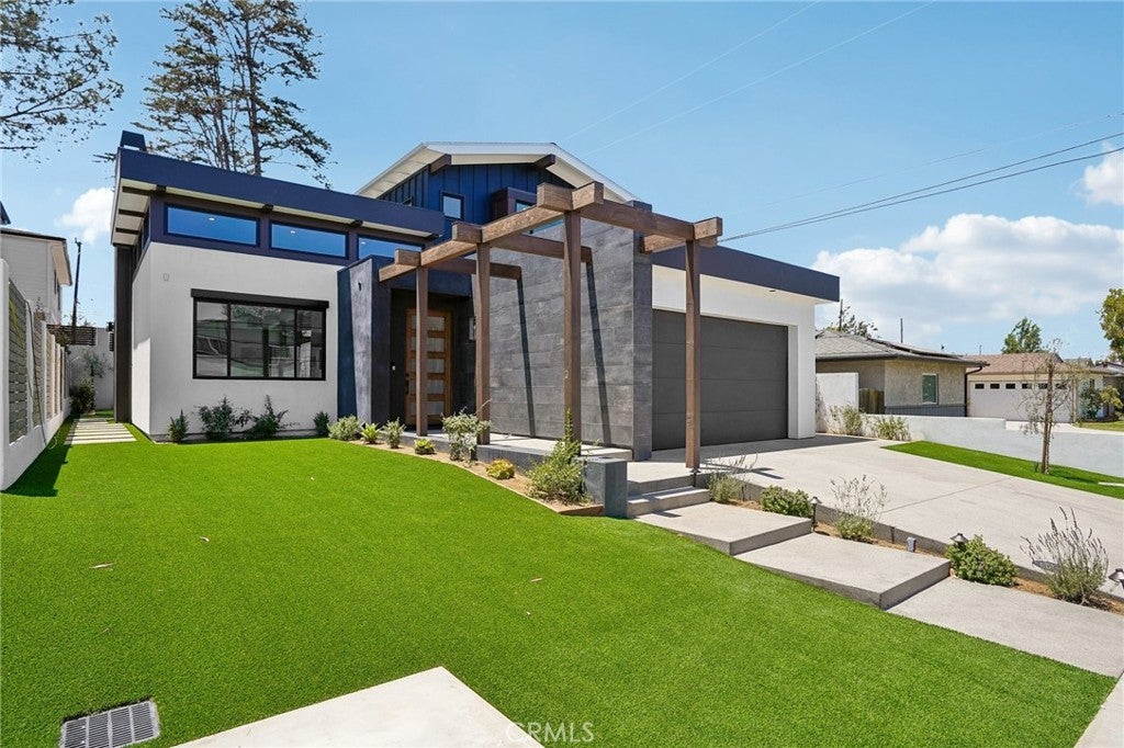 17003 Haas Avenue
