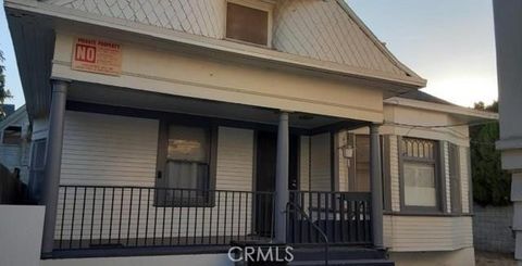 Photo of 1038 W 21st Street, Los Angeles, CA 90007 (MLS # CV25101490)