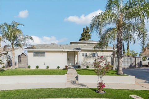 Photo of 12643 Elkwood Street, North Hollywood, CA 91605 (MLS # SR26228962)