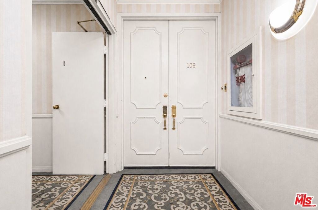 Photo of 1370 Kelton Avenue #106, Los Angeles, CA 90024 (MLS # 26874557)