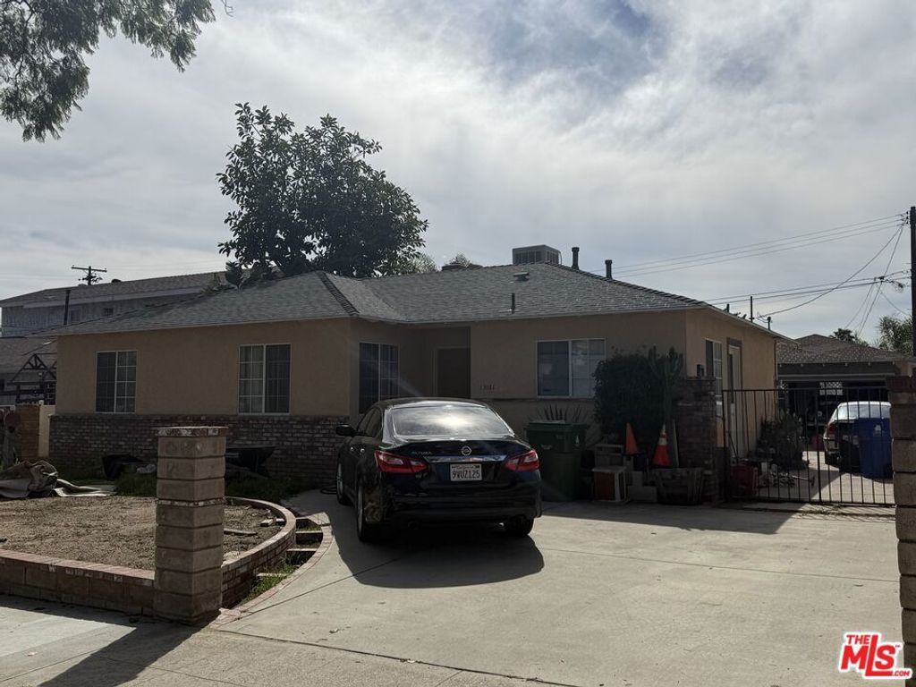 Photo of 13025 Dronfield Avenue, Sylmar, CA 91342 (MLS # 26663555)