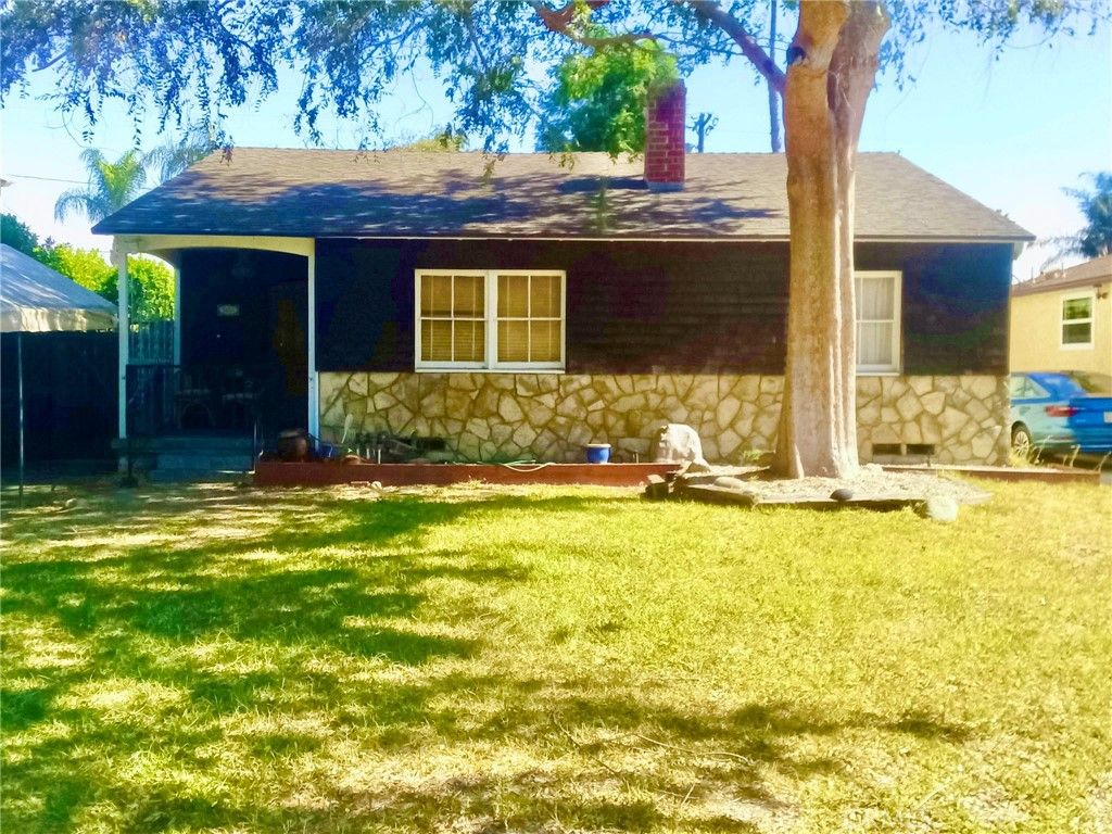Photo of 5658 Columbus Avenue, Van Nuys, CA 91411 (MLS # SW25237631)