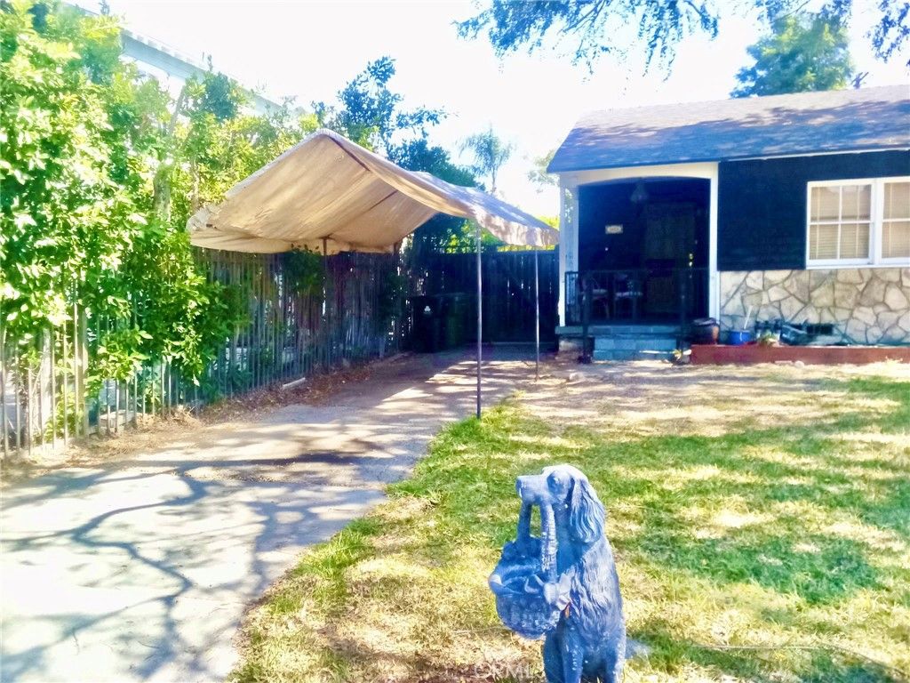 Photo of 5658 Columbus Avenue, Van Nuys, CA 91411 (MLS # SW25237631)