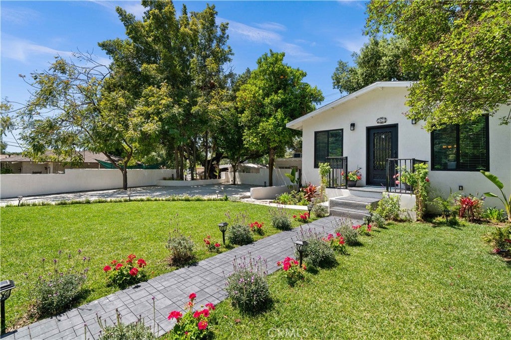 2427 N Verdugo