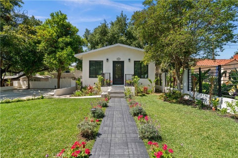 Photo of 2427 N Verdugo RD, Glendale, CA 91208 (MLS # SR26180143)