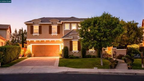 Photo of 1518 Colchester St St, Danville, CA 94506 (MLS # 41130954)