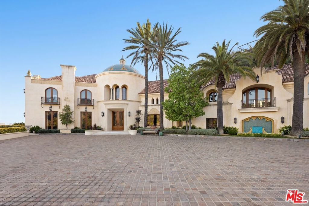 Photo of 10066 Cielo Drive, Beverly Hills, CA 90210 (MLS # 25607829)
