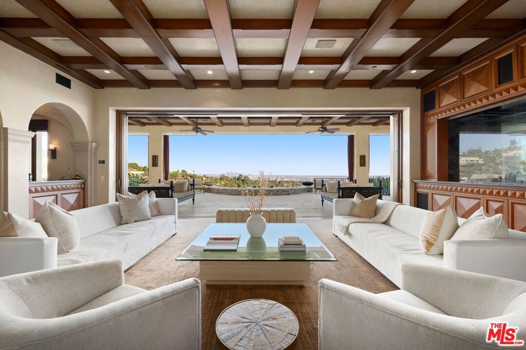 Photo of 10066 Cielo Drive, Beverly Hills, CA 90210 (MLS # 25607829)
