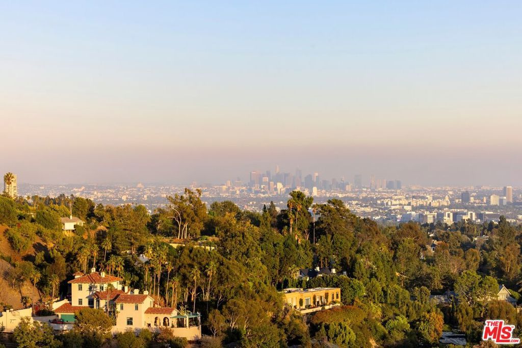 Photo of 10066 Cielo Drive, Beverly Hills, CA 90210 (MLS # 25607829)
