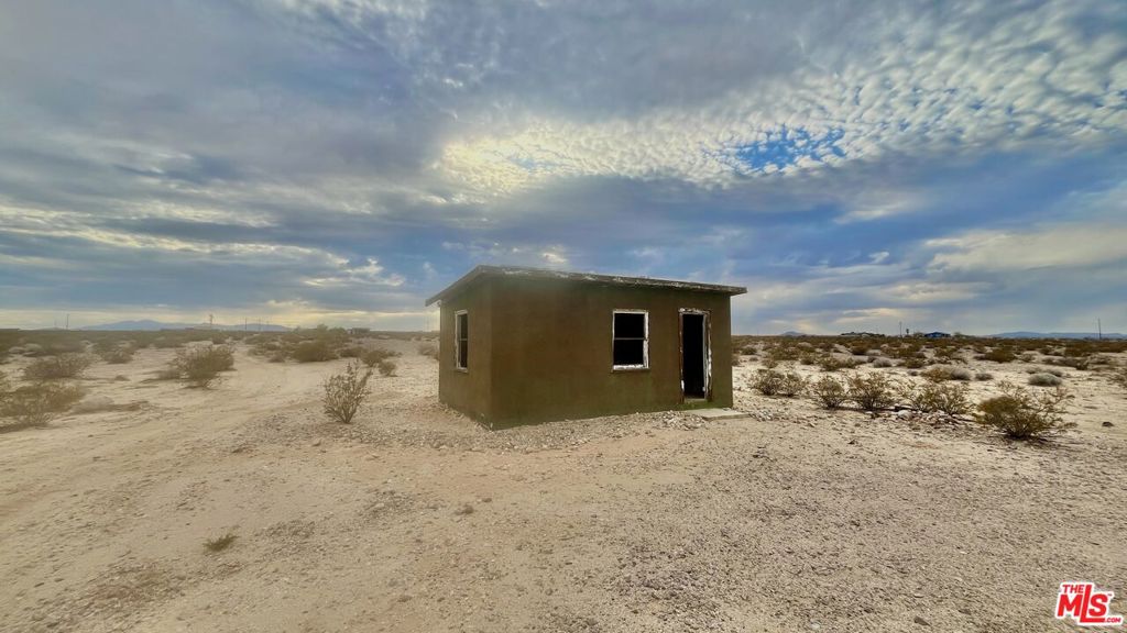 1476 Hales Drive