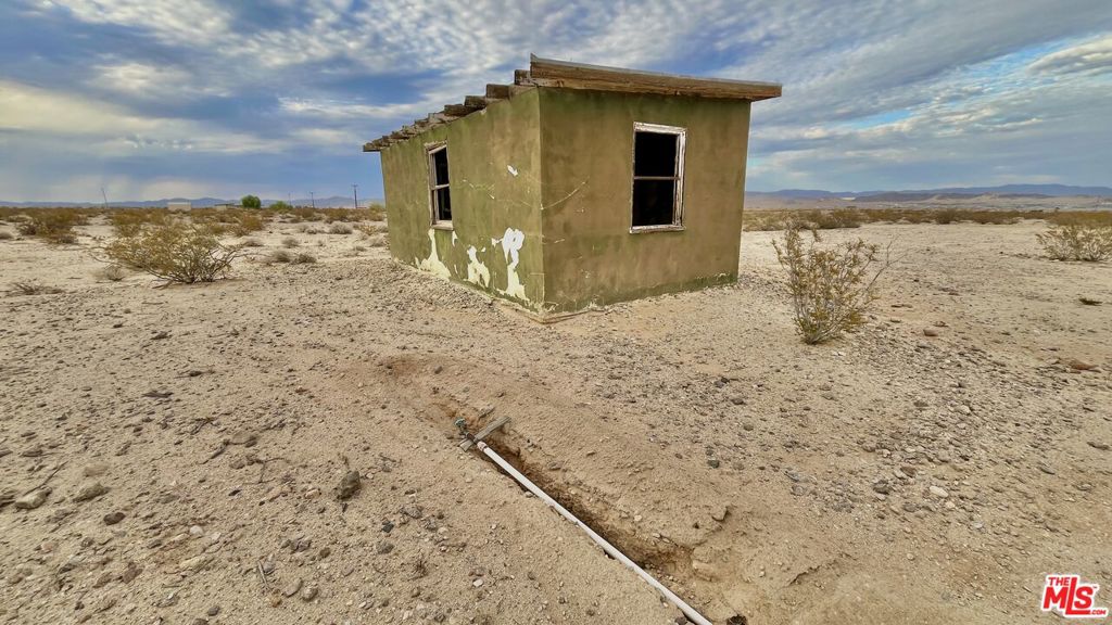 1476 Hales Drive