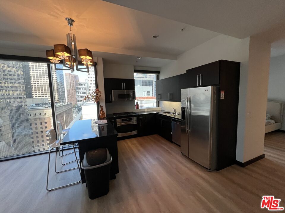 655 S Hope Street 1605