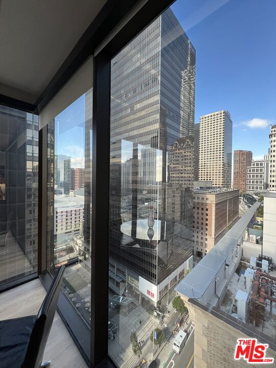 655 S Hope Street 1605