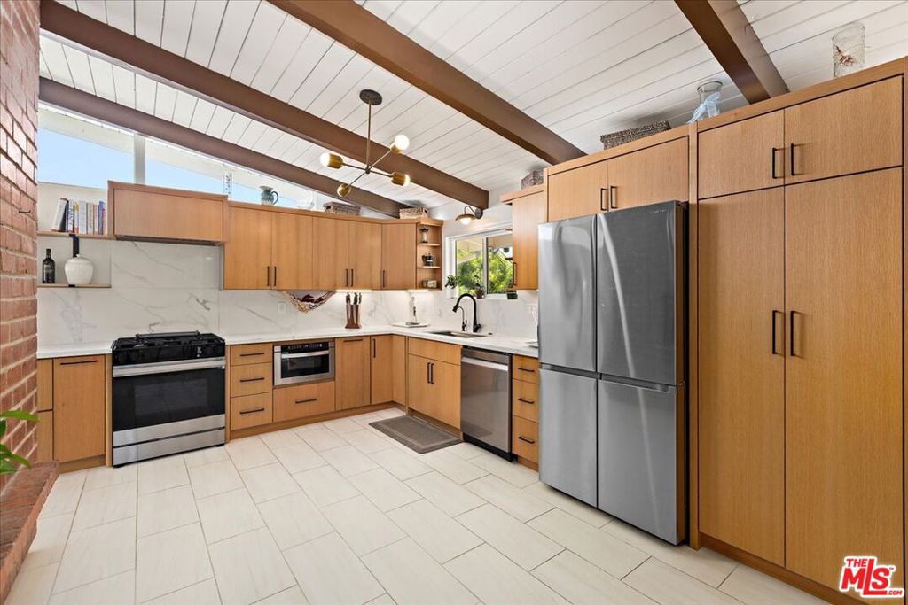 1359 W 15th Street