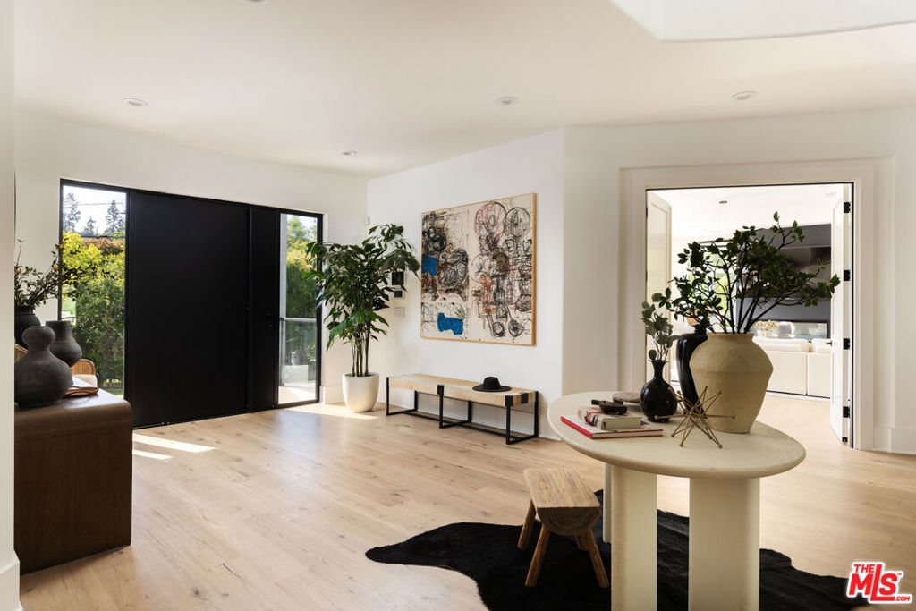 Properties 1 4322 Hayvenhurst Avenue