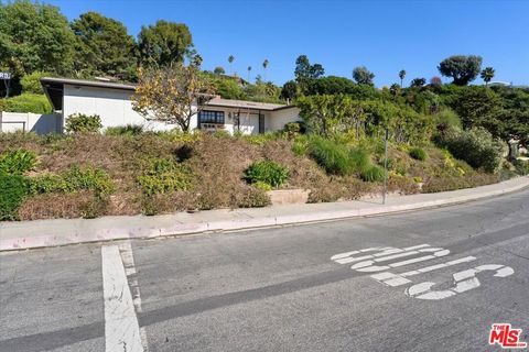 Photo of 13521 Bayliss Road, Los Angeles, CA 90049 (MLS # 25600187)