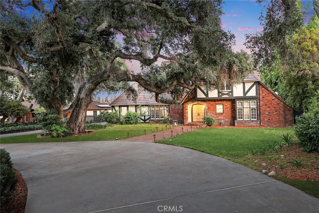 100 W Sycamore Avenue