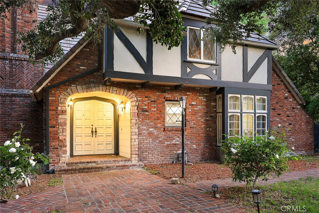 100 W Sycamore Avenue