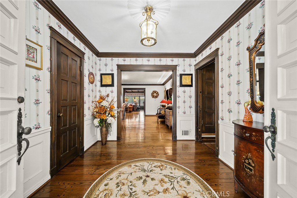 100 W Sycamore Avenue