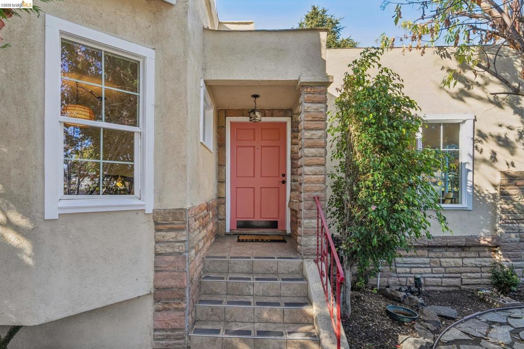 1595 Dwight Way