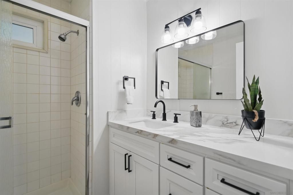 listing image 130723944158072841085