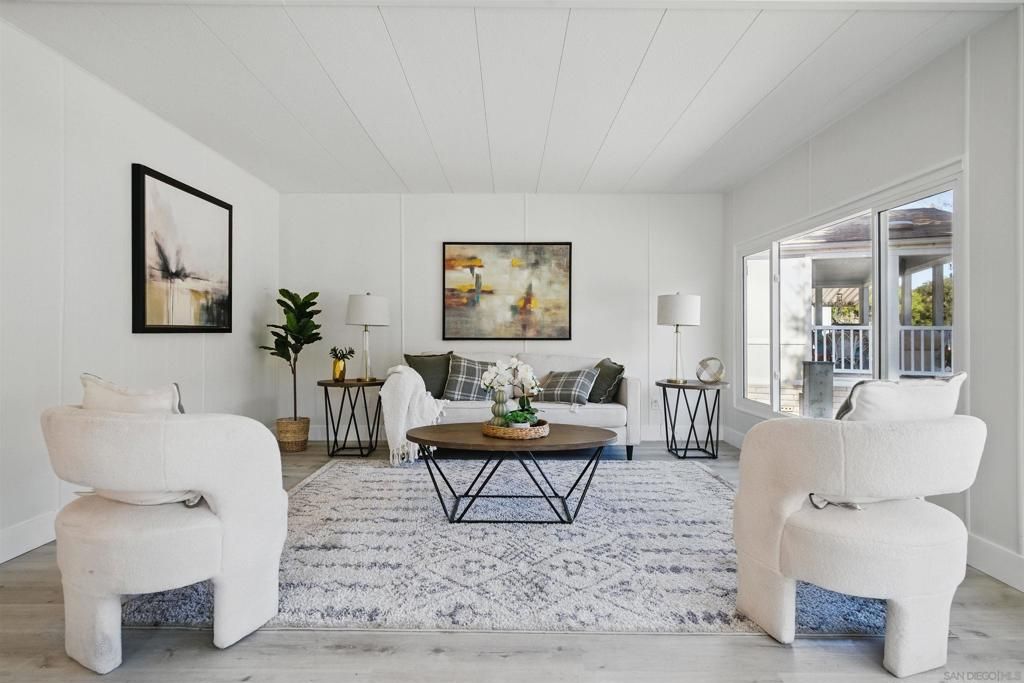 listing image 130720373561632315983