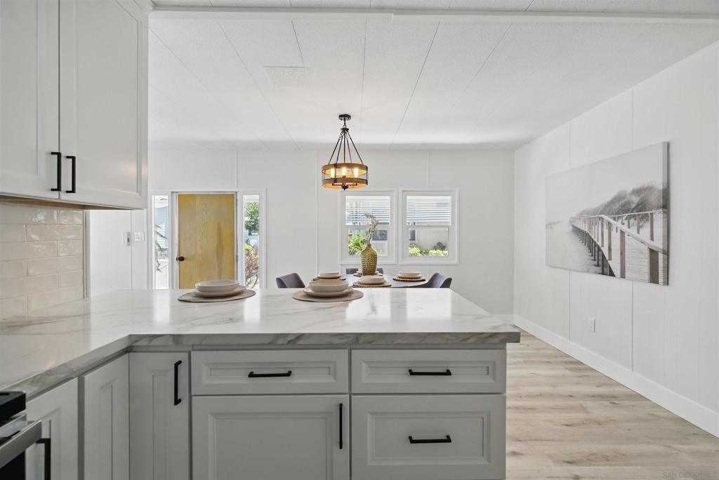 listing image 130726502534321138440