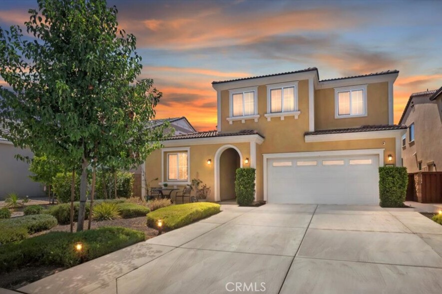 Welcome to 29333 Humboldt Dr, located in Menifee’s highly desirable Heritage Lake community! This stunning 4-bedroom home with a spacious bonus loft (optional 5th bedroom) shows like a model, featuring thoughtful upgrades throughout—including custom decorative wall accents that add character and charm, upgraded vinyl plank flooring, designer light fixtures, a full kitchen backsplash, and fresh custom paint. Bedroom 4 is currently being used as a den, offering flexible space to suit your lifestyle.
Designed with an open-concept layout, the home is filled with natural light, offering an inviting atmosphere that feels both elegant and comfortable—ideal for entertaining or relaxing with family. The heart of the home is crafted to inspire everyday living and special gatherings, seamlessly blending style and functionality.
Outdoors, discover a private backyard retreat designed for relaxation. With lush artificial turf, mature plants, and low-maintenance landscaping, this serene space makes it easy to unwind, host friends, or simply enjoy a peaceful evening under the stars.
Enjoy exceptional community amenities, including a 25-acre lake with a scenic walking trail, paddle boating, and catch-and-release fishing; two sparkling pools (one a Jr. Olympic-sized waterfront pool); a splash pad; expansive sports park; tennis, pickleball, and basketball courts; playgrounds; trails; and a vibrant community center.
Conveniently located near the 215 Freeway, shopping, dining, and top-rated schools—and just 20 minutes from Temecula Wine Country—this turn-key, energy-efficient home in Heritage Lake offers the perfect blend of modern upgrades, lifestyle, and community.
Don’t miss your chance to make this beautiful home yours. An absolute MUST SEE!