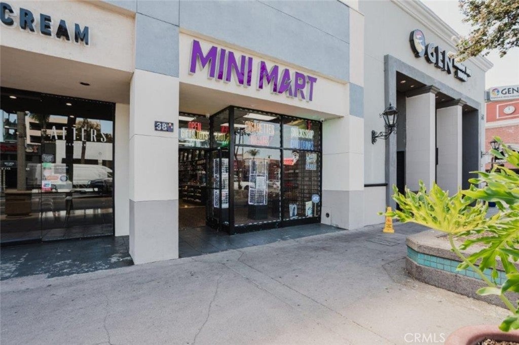 38 W Main Street