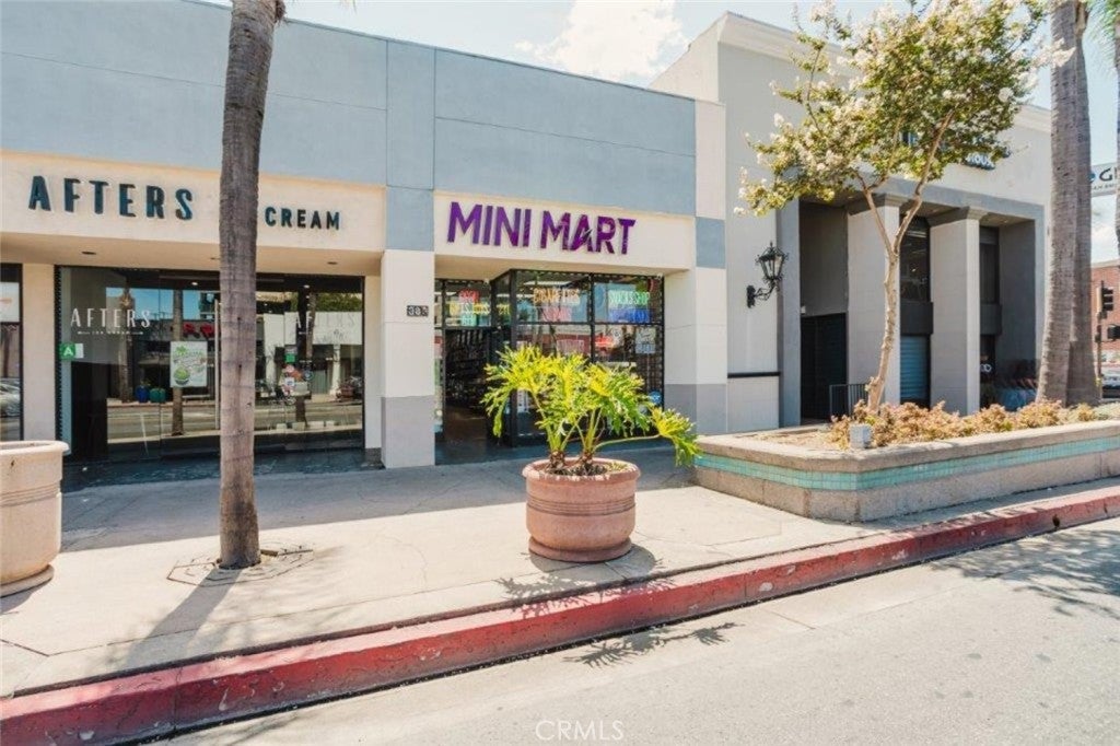38 W Main Street
