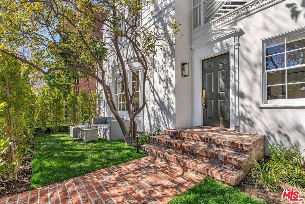 Photo of 135 S Linden Drive, Beverly Hills, CA 90212 (MLS # 26987273)