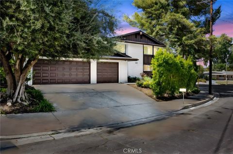 Photo of 4665 Willens Avenue, Woodland Hills, CA 91364 (MLS # SR25235331)
