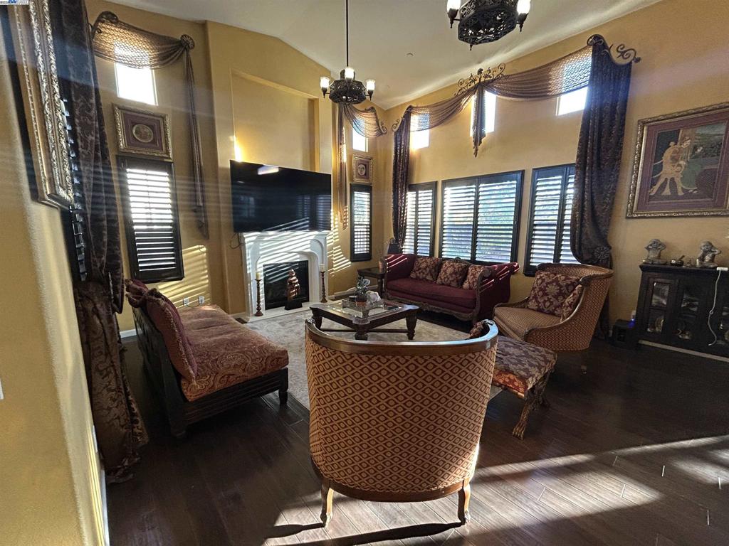 GALE RANCH - Residential