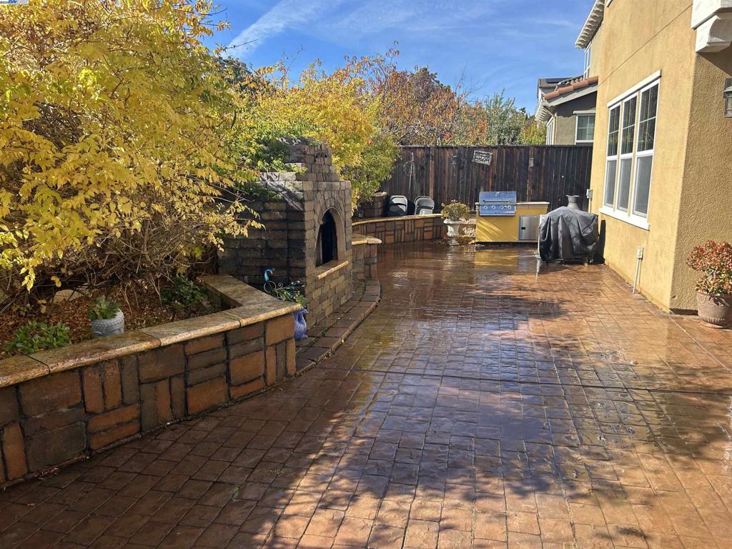 GALE RANCH - Residential