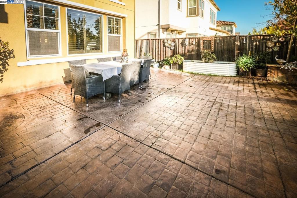 GALE RANCH - Residential