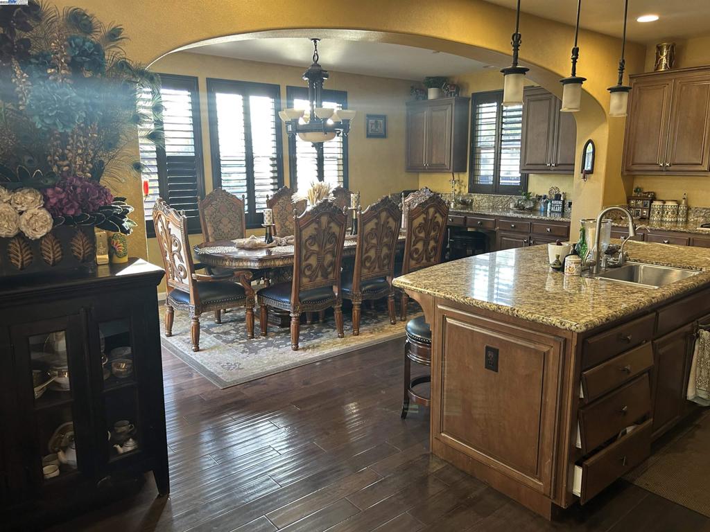 GALE RANCH - Residential