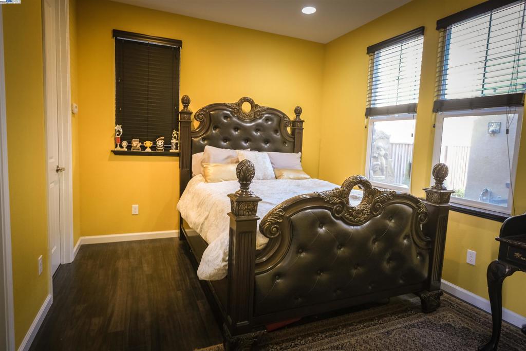 GALE RANCH - Residential