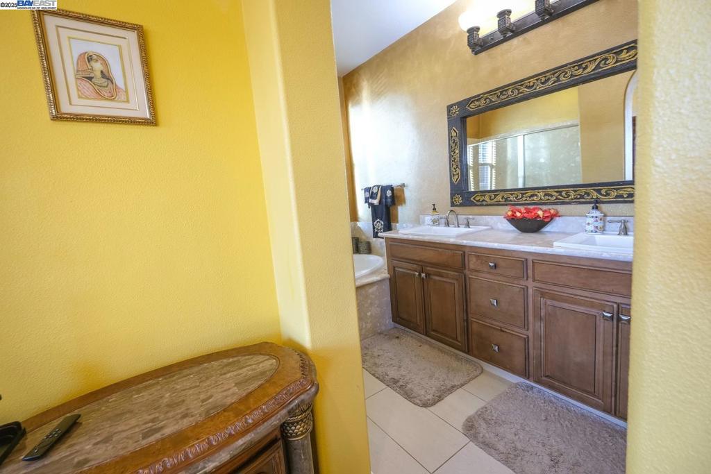 GALE RANCH - Residential