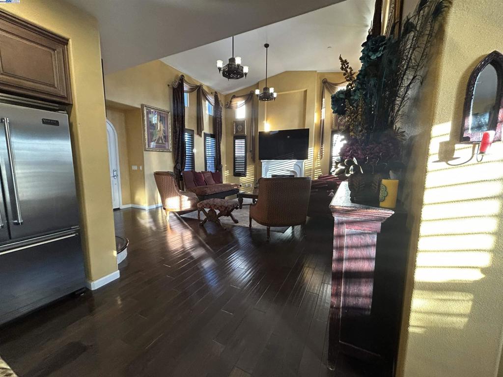 GALE RANCH - Residential