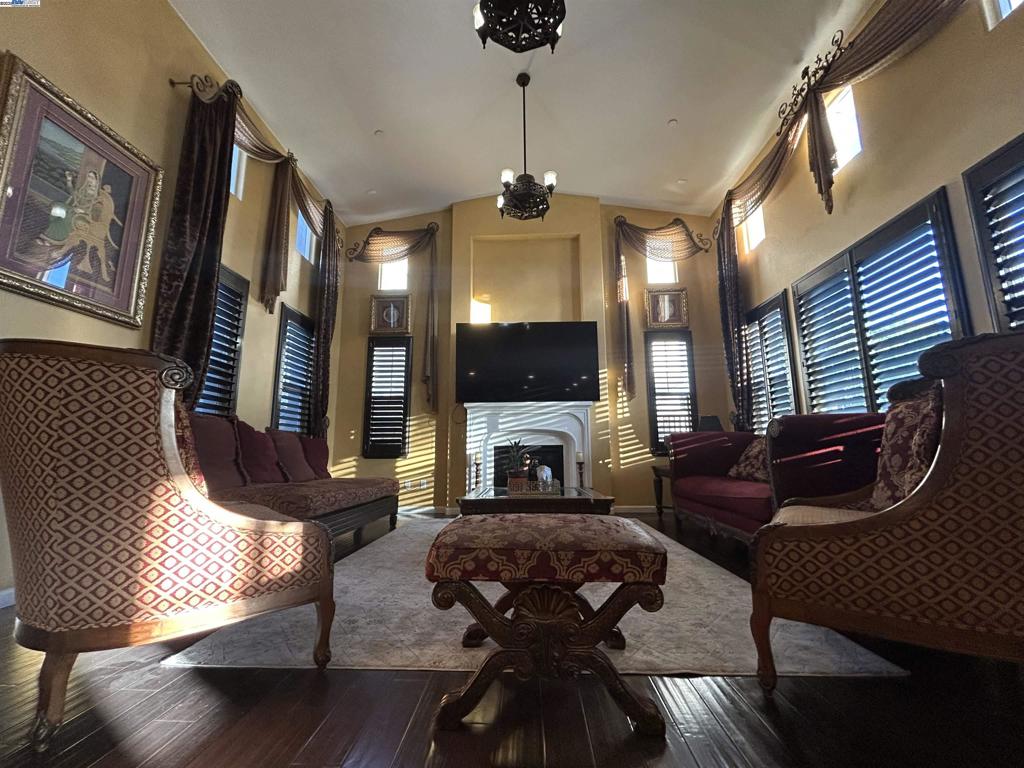 GALE RANCH - Residential